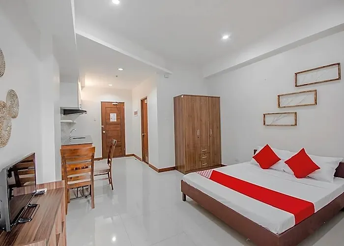 Cornerstone Manor 호텔 3*