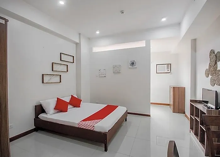 Cornerstone Manor 호텔 3*
